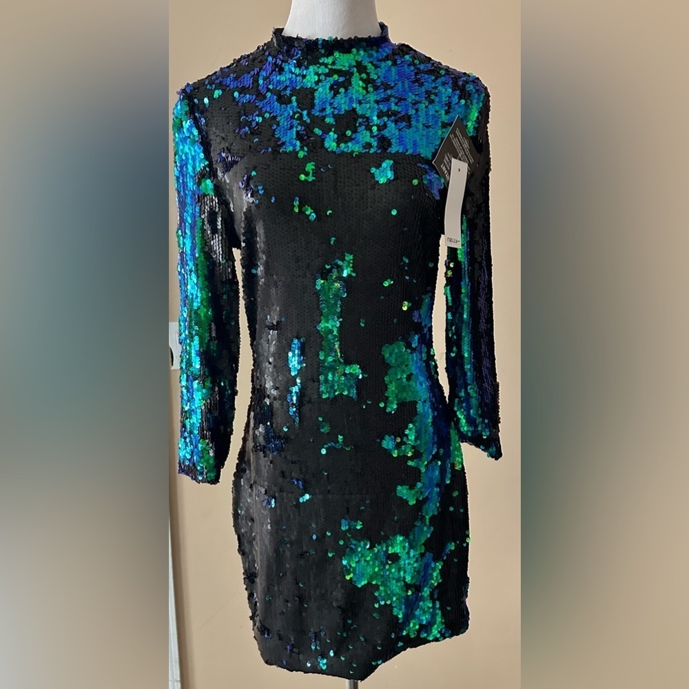 NWT Nelly emerald sequined mini dress , size 6 - Picture 2 of 7